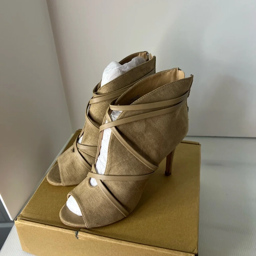 Journee collection taupe‎ samara peep toe stiletto size 10